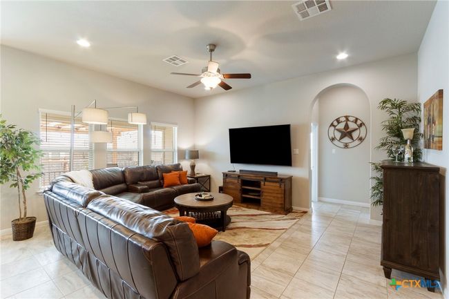 521 Kirkhill St, House other with 4 bedrooms, 2 bathrooms and null parking in Hutto TX | Image 6