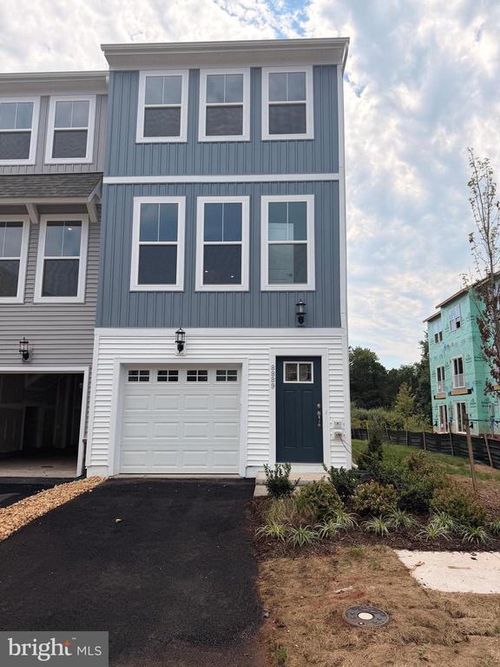 8889 Queensferry Rd, MANASSAS, VA, 20112-2463 | Card Image