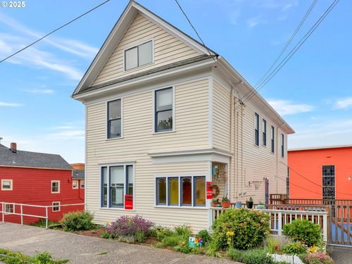565 12th St, Astoria, OR, 97103-4123 | Card Image