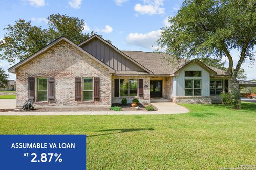 100 W Ashton Blvd, Floresville, TX, 78114-6744 | Card Image