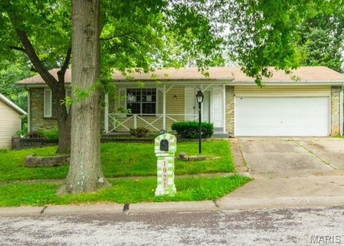 1921 Lakeheights Ln, Saint Louis, MO, 63138-1222 | Card Image