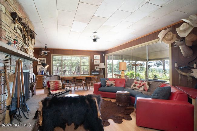 Living Room 2 | Image 4