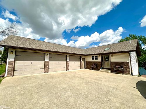 5030 N Lakeshore Dr, Brooklyn, IA, 52211-9561 | Card Image