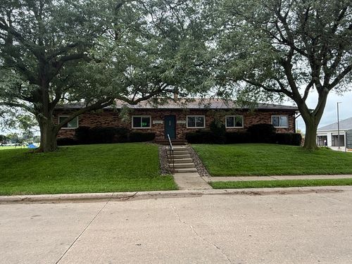 120 S 6th Avenue, Eldridge, IA, 52748 | Card Image