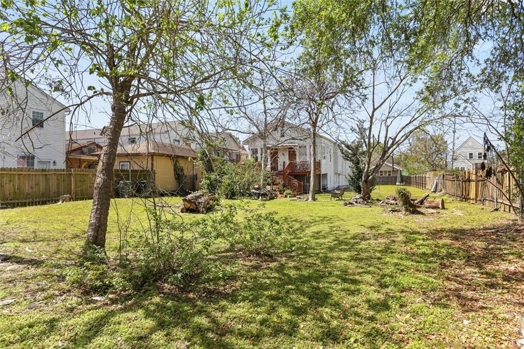 Land in New Orleans 4