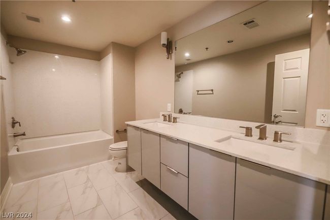 UNIT-1117 - 150 Las Vegas Blvd N, Condo with 3 bedrooms, 3 bathrooms and null parking in Las Vegas NV | Image 17