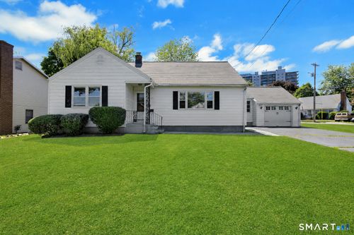 371 Northfield Dr, Bridgeport, CT, 06606-4436 | Card Image