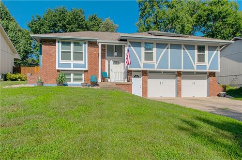 7624 N Olive St, Gladstone, MO, 64118-2056 | Card Image