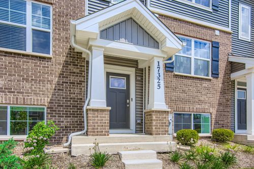 17325 Roscommon Rd, Tinley Park, IL, 60477-1027 | Card Image