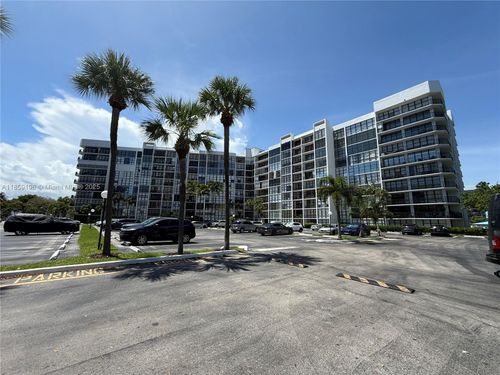 apt-405-800 Parkview Dr, Hallandale Beach, FL, 33009-8900 | Card Image