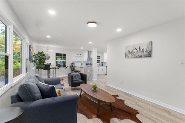 1959 Oana St Sw, House other with 3 bedrooms, 2 bathrooms and 2 parking in Atlanta GA | Image 6
