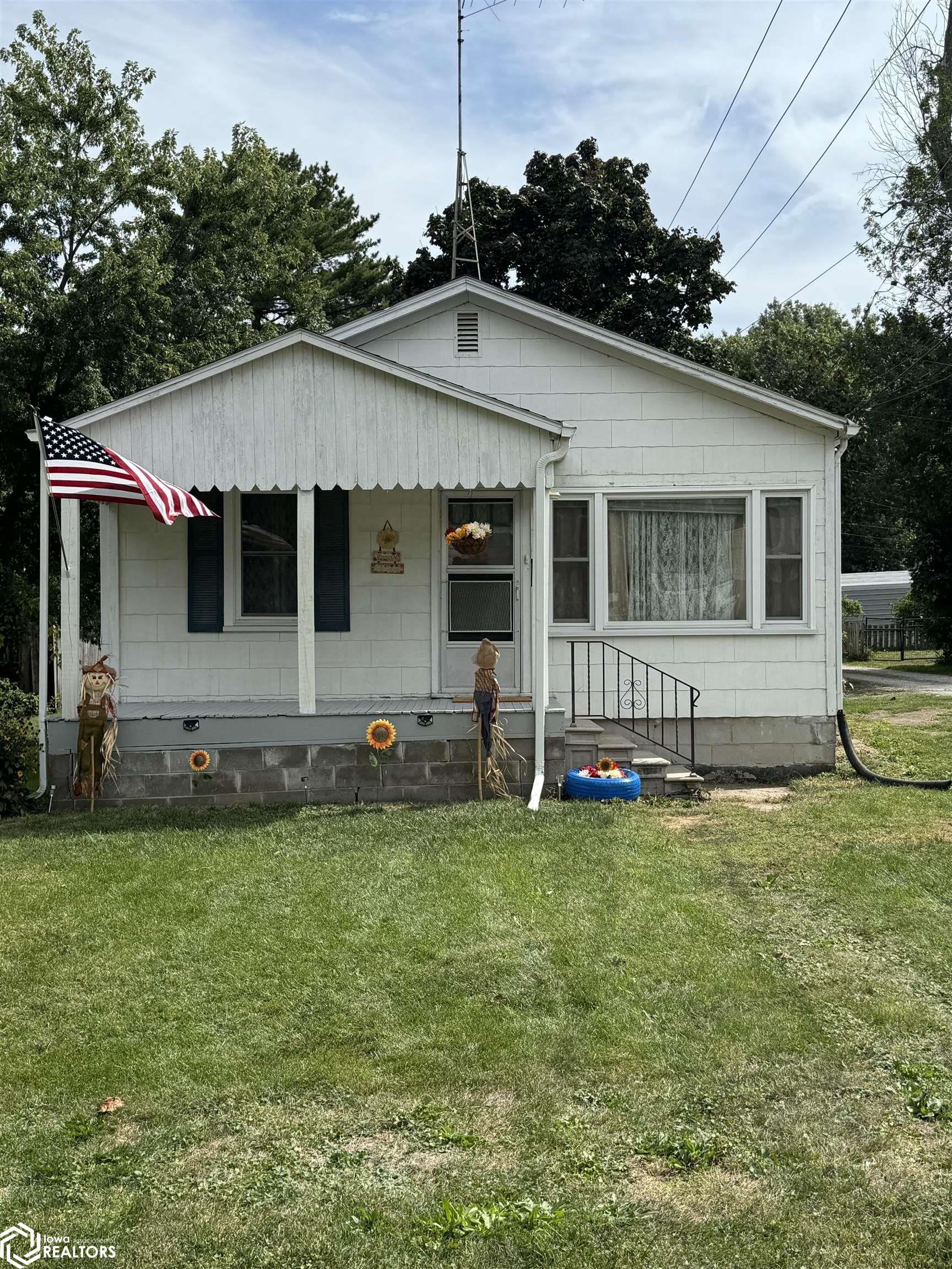 Spruce St, Creston, IA 50801