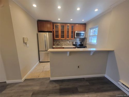 201 Woodland Hills Rd, White Plains, NY, 10603-3133 | Card Image