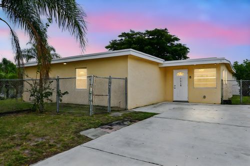 5618 Cinnamon Dr, West Palm Beach, FL, 33415-6322 | Card Image