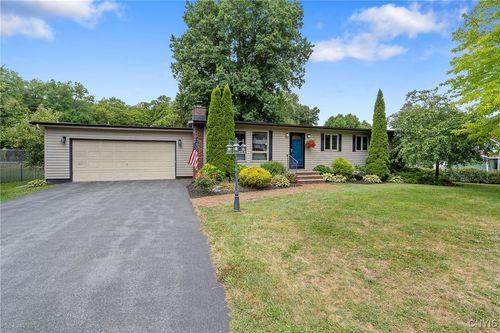 208 Fox Dr, Camillus, NY, 13031-1429 | Card Image
