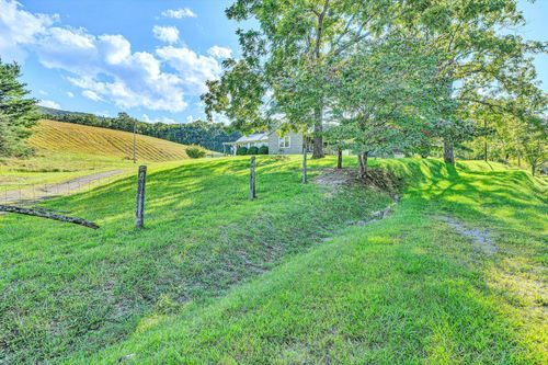 2816 Johns Creek Rd, New Castle, VA, 24127-6852 | Card Image