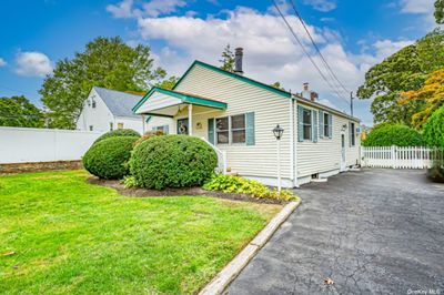 11 Oak Street, House other with 2 bedrooms, 1 bathrooms and null parking in Nesconset NY | Image 1