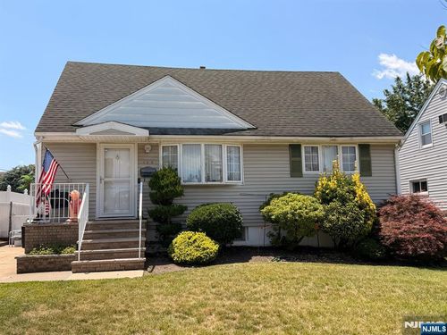186 Palmer Ter, Wood Ridge, NJ, 07075-1418 | Card Image