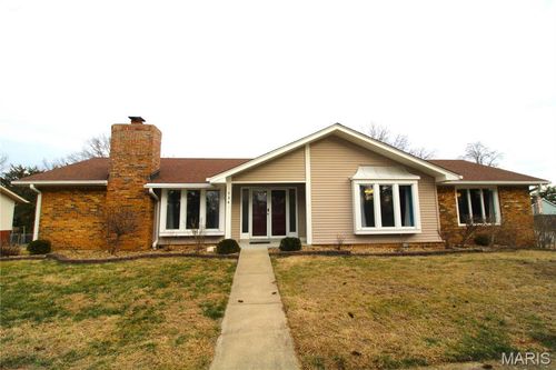 736 Henry Ave, Ballwin, MO, 63011-2751 | Card Image