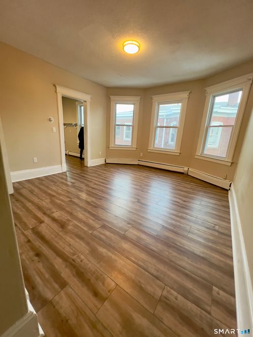 fl-3rd-838 Capitol Ave, Hartford, CT, 06106-1101 | Card Image