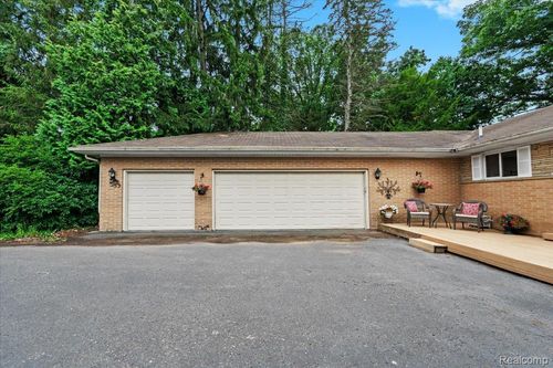 1540 Milford Hills Dr, Milford, MI, 48381-2648 | Card Image