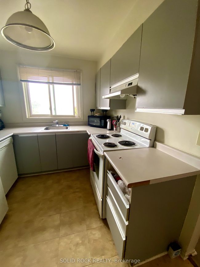 403 - 250 Brittany Dr, Condo with 3 bedrooms, 1 bathrooms and null parking in Ottawa ON | Image 19