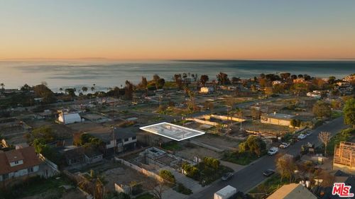 16847 Bollinger Dr, Pacific Palisades, CA, 90272-3220 | Card Image