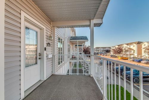 364 Northlands Pointe Ne, Medicine Hat, AB, T1C0C4 | Card Image