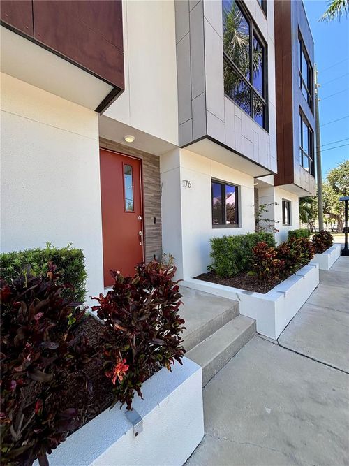 176 8th St N, SAINT PETERSBURG, FL, 33701-3616 | Card Image