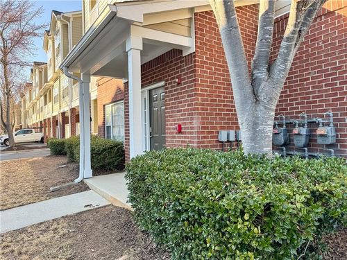 8001 Woodland Ln, Alpharetta, GA, 30009-8724 | Card Image