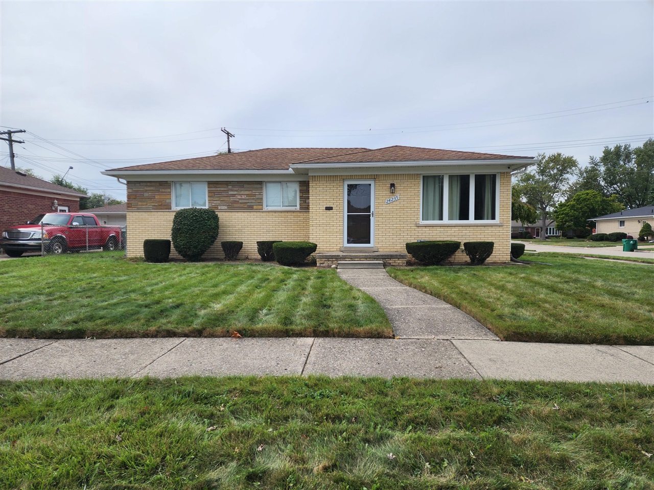 Ridgecroft Ave, Eastpointe, MI 48021