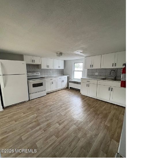 b-11 Main St, New Egypt, NJ, 08533-1403 | Card Image