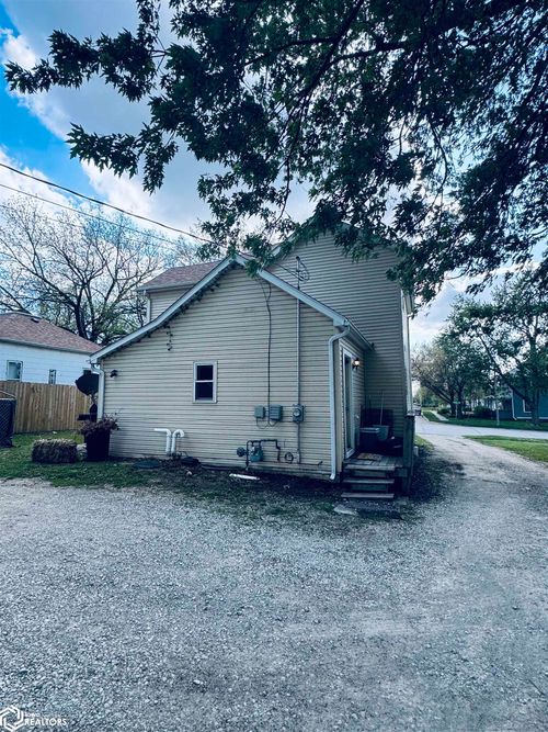 311 N Sumner Ave, Creston, IA, 50801-2042 | Card Image