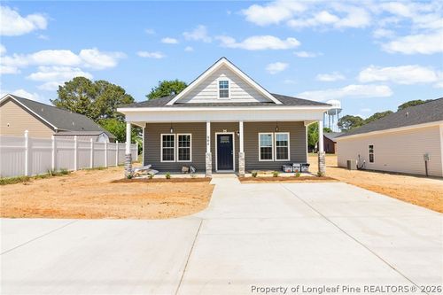 804 Holmes St, Clinton, NC, 28328-2751 | Card Image