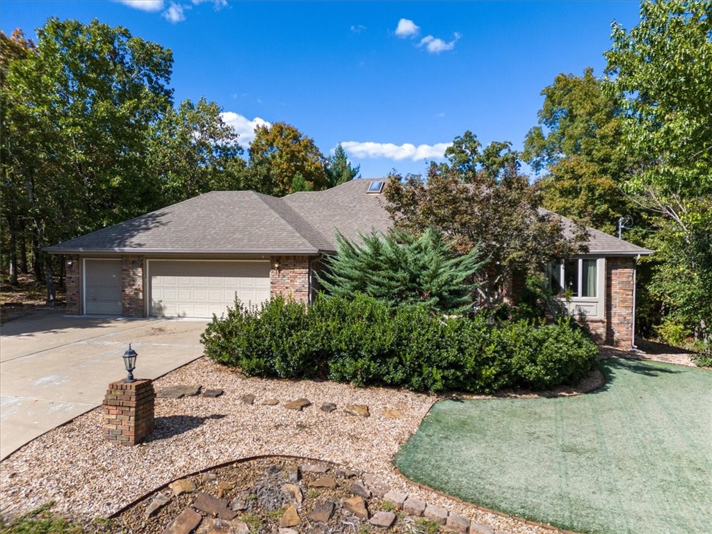 Luncarty Ln, Bella Vista, AR 72715