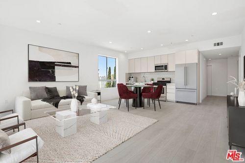 apt-101-11727 Kiowa Ave, Los Angeles, CA, 90049-6132 | Card Image