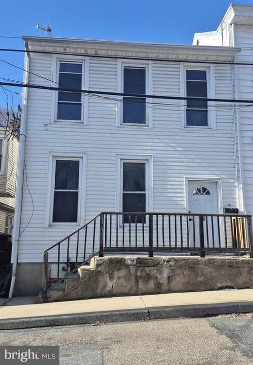 424 E Market St, POTTSVILLE, PA, 17901-2631 | Card Image