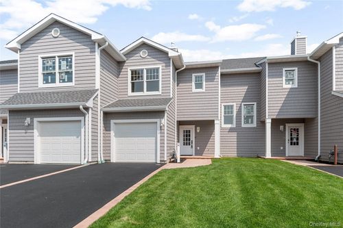 8 Ocean Watch Ct, Freeport, NY, 11520-5742 | Card Image