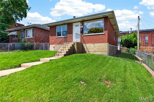 905 Russell Blvd, Saint Louis, MO, 63104-3954 | Card Image