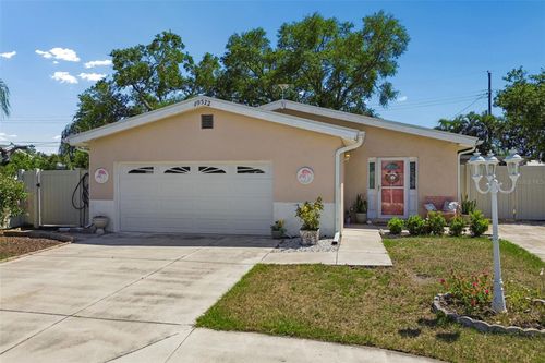 10572 Blossom Lake Dr, SEMINOLE, FL, 33772-7414 | Card Image