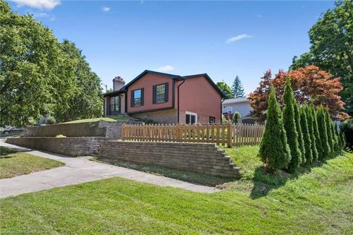 113 Matthew St, Kitchener, ON, N2B3J9 | Card Image