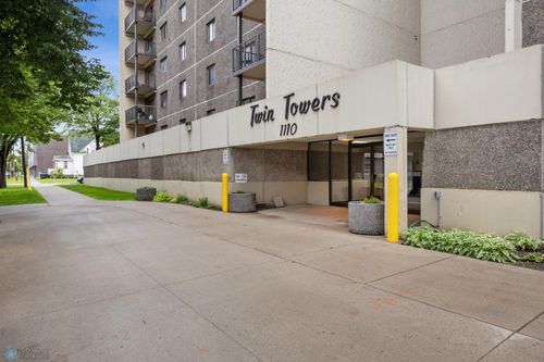 201e-1110 3rd Avenue N, Fargo, ND, 58102 | Card Image