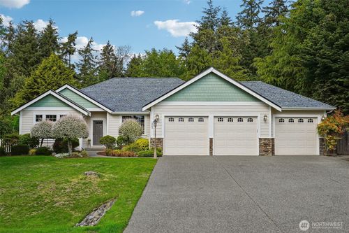 1043 Potlatch Dr, Fox Island, WA, 98333-9515 | Card Image