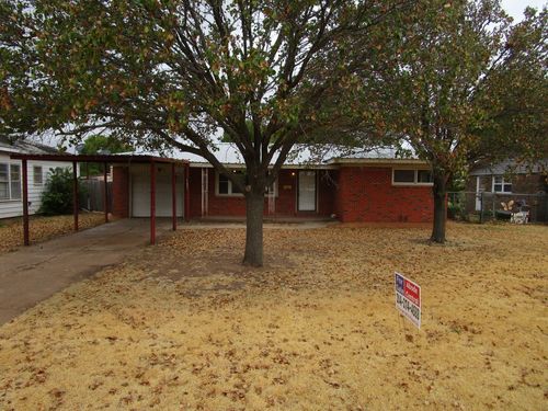 406 W 15th St, Quanah, TX, 79252-6522 | Card Image