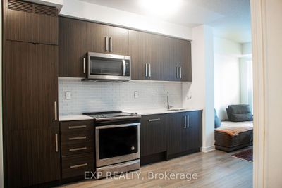 2010 - 5180 Yonge St, Condo with 1 bedrooms, 1 bathrooms and 1 parking in North York ON | Image 3