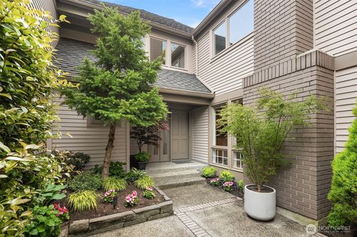 1732 Bellevue Way Ne, Bellevue, WA, 98004-2856 | Card Image