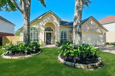 6522 Emerald Canyon Road, House other with 3 bedrooms, 2 bathrooms and null parking in Katy TX | Image 2