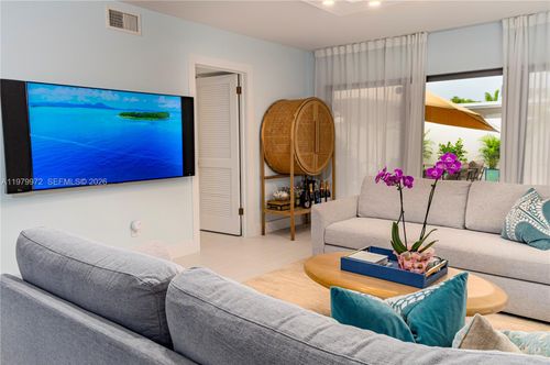 ph2n-2930 Day Ave, Miami, FL, 33133-5288 | Card Image