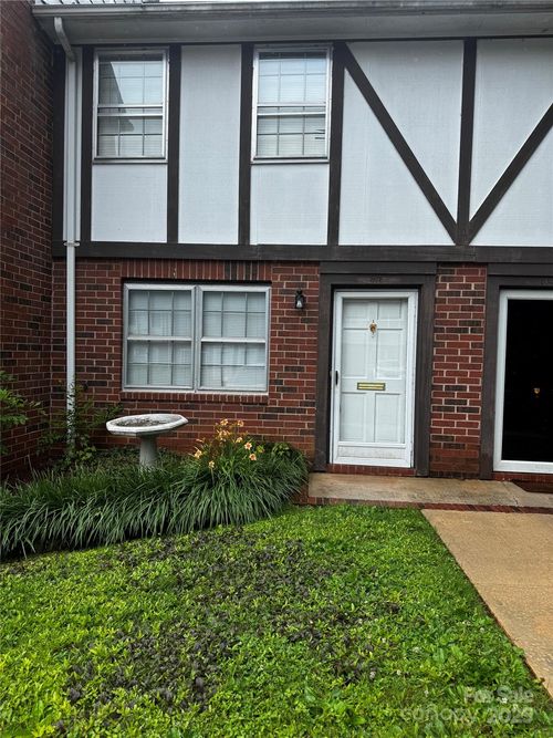 1300 Larchmont Pl, Salisbury, NC, 28144-2255 | Card Image