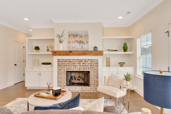 Custom built in cabinets & shelves | Image 7